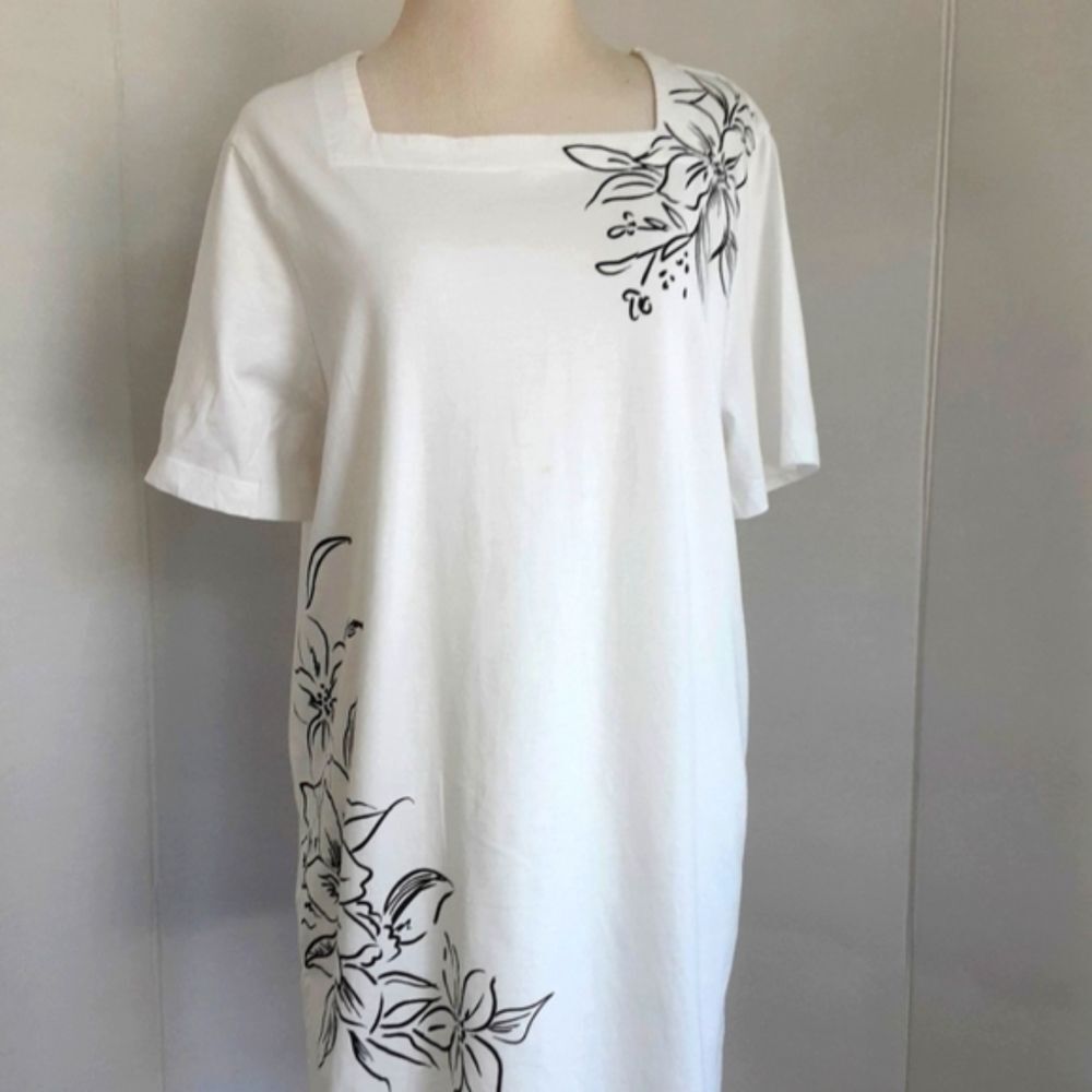 BLAIR WHITE | BLACK COTTON BLEND FLORAL TUNIC TEE SHIRT SZ L